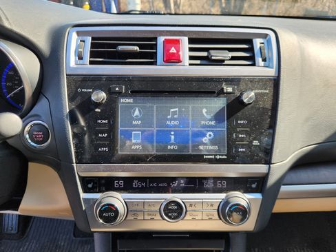 Used 2017 Subaru Outback 2.5i Limited image 9