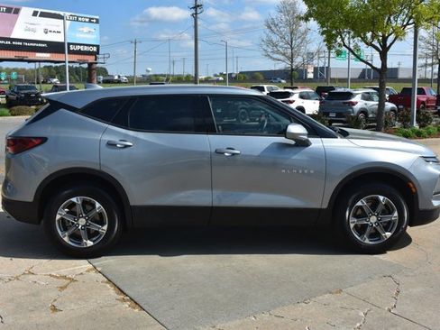 Used 2025 Chevrolet Blazer LT FWD image 4