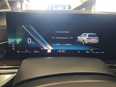 Used 2024 BMW X7 xDrive40i w/ Executive Package image 12