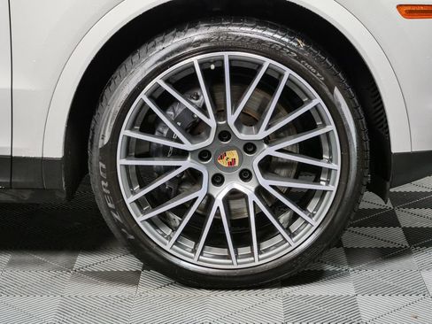 Certified 2023 Porsche Cayenne Coupe AWD/4WD image 29