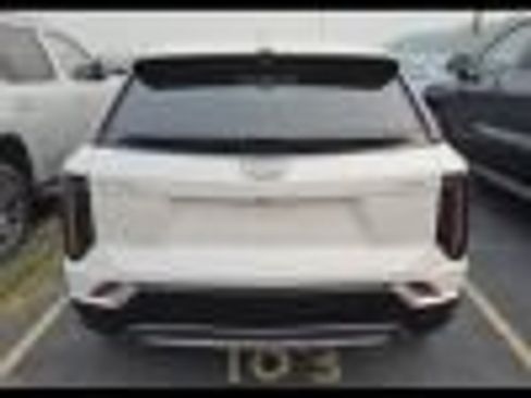 Used 2025 Cadillac Optiq Luxury 2 AWD/4WD image 10