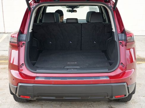 Used 2024 Nissan Rogue SV w/ SV Premium Package FWD image 9
