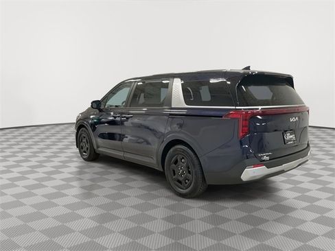 Used 2025 Kia Carnival image 8
