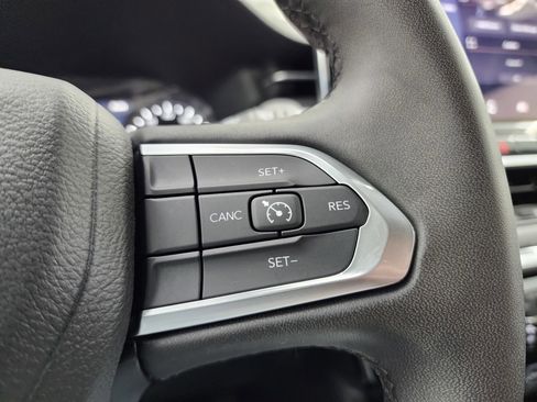 Used 2024 Jeep Compass Latitude image 13