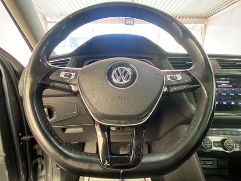 Used 2018 Volkswagen Tiguan SEL AWD/4WD image 23