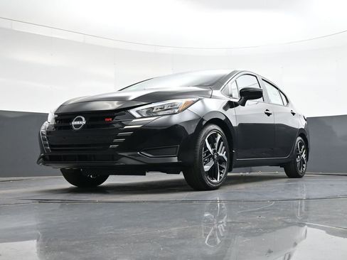 New 2025 Nissan Versa SR w/ Trunk Package image 39