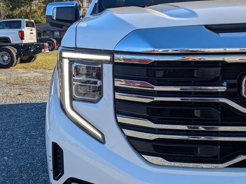 Used 2023 GMC Sierra 1500 SLT w/ SLT Premium Package image 9