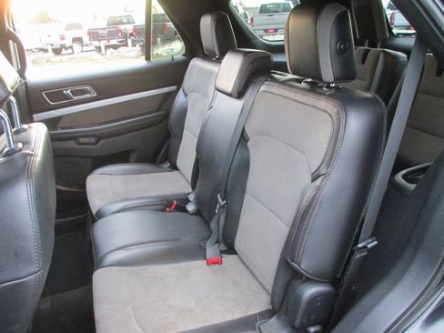 Used 2017 Ford Explorer XLT w/ Equipment Group 202A image 17