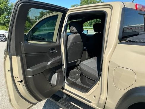 Used 2023 Chevrolet Colorado Trail Boss w/ Technology Package AWD/4WD image 17