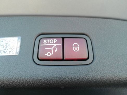 Used 2025 Mercedes-Benz GLC 300 image 28