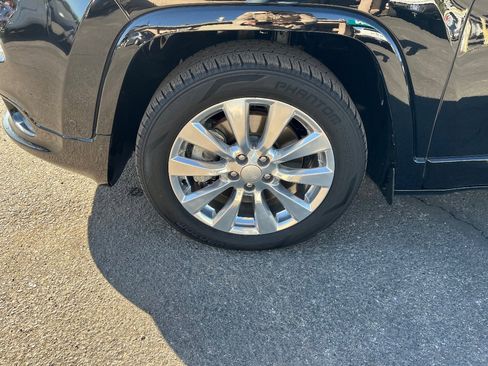 Used 2018 Jeep Cherokee Overland w/ Technology Group image 42