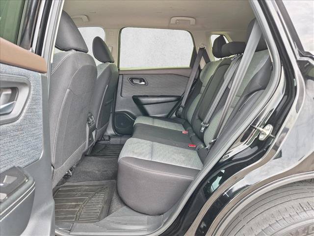 Used 2023 Nissan Rogue SV AWD/4WD image 16