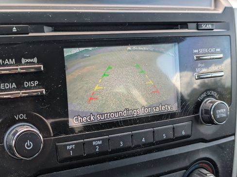 Used 2018 Nissan Titan SV AWD/4WD image 19