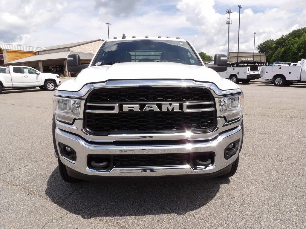 Used 2024 RAM 5500 Tradesman w/ Chrome Appearance Group AWD/4WD image 12