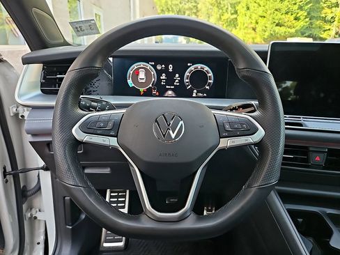 Used 2026 Volkswagen Tiguan SE R-Line AWD/4WD image 17