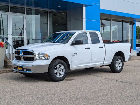 Used 2024 RAM 1500 Classic SLT AWD/4WD image 6