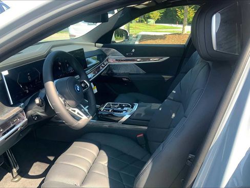 New 2026 BMW 750e xDrive w/ Executive Package image 7