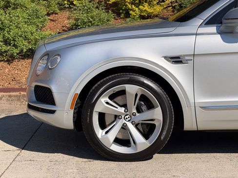 Used 2019 Bentley Bentayga AWD/4WD image 12