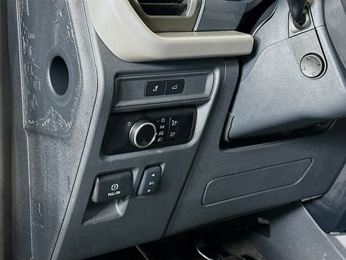 Used 2024 Ford Expedition Max XLT image 17