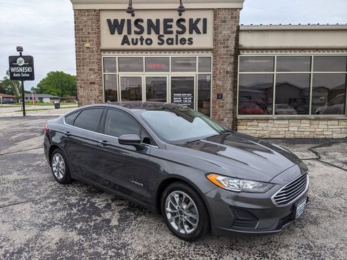 Used 2019 Ford Fusion SE FWD image 1