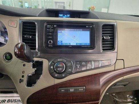 Used 2013 Toyota Sienna XLE FWD image 19