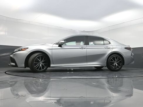 Used 2022 Toyota Camry SE w/ Convenience Package FWD image 27