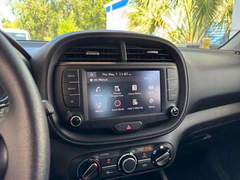 Used 2025 Kia Soul LX w/ LX Technology Package FWD image 20