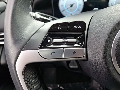 Used 2024 Hyundai Elantra Limited FWD image 17