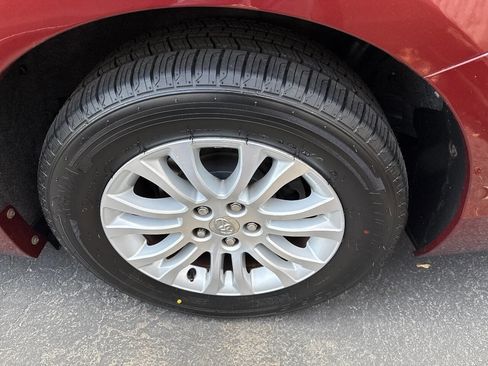 Used 2015 Toyota Sienna XLE 8 Passenger 4dr Mini Van image 81