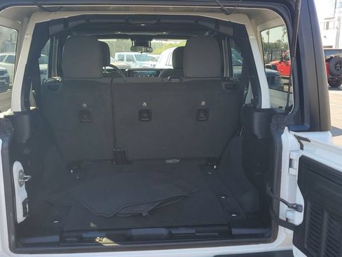 Used 2024 Jeep Wrangler Unlimited Rubicon AWD/4WD image 9