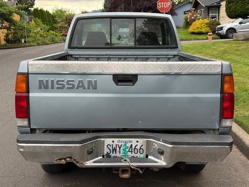 Used 1993 Nissan Pickup 4x4 King Cab image 5