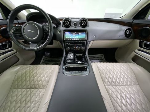 Used 2018 Jaguar XJ L Portfolio image 18