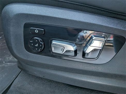 Used 2025 BMW X7 M60i w/ Climate Comfort Package image 14