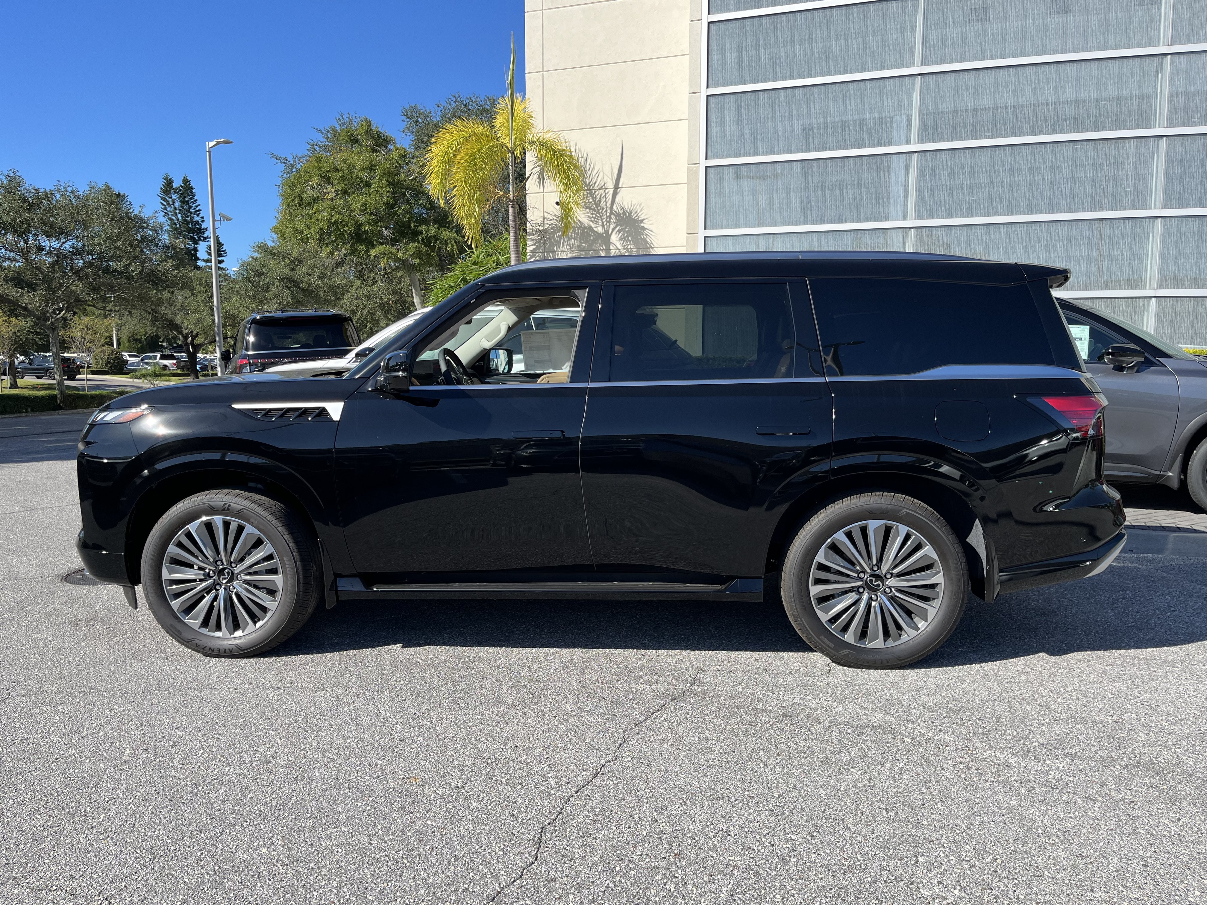 New 2027 INFINITI QX80 Luxe w/ Cargo Package RWD image 2