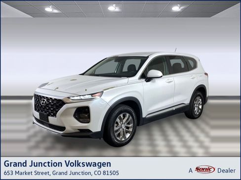 Used 2019 Hyundai Santa Fe SE image 1