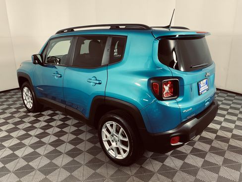 Used 2020 Jeep Renegade Latitude w/ Cold Weather Group AWD/4WD image 9
