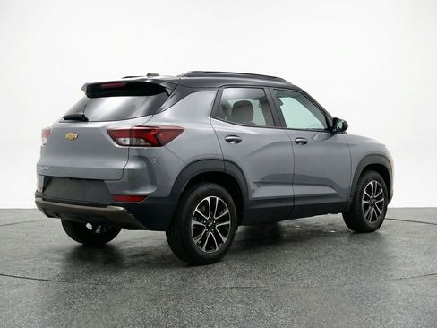 Used 2025 Chevrolet TrailBlazer LT image 9