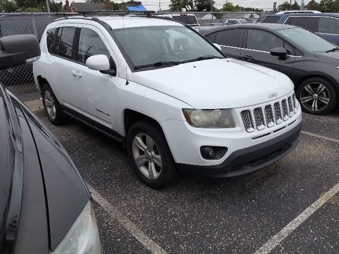 Used 2014 Jeep Compass Latitude AWD/4WD image 4