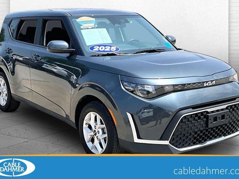 Used 2025 Kia Soul LX w/ LX Technology Package FWD image 1