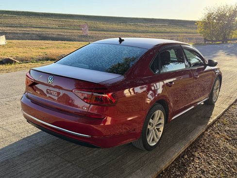 Used 2019 Volkswagen Passat 2.0T Wolfsburg image 8
