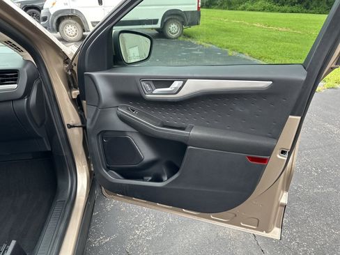 Used 2020 Ford Escape SE image 31