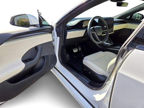 Used 2021 Tesla Model S Plaid image 14