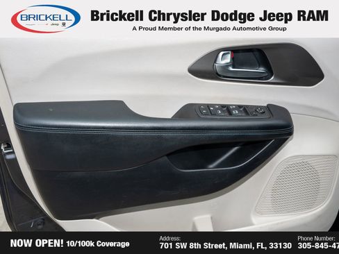 Used 2021 Chrysler Pacifica Touring image 10