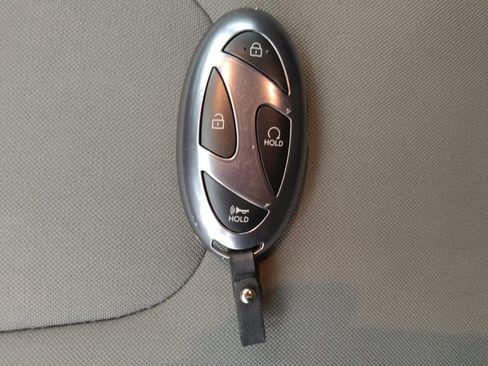 Used 2025 Hyundai Elantra SEL image 32