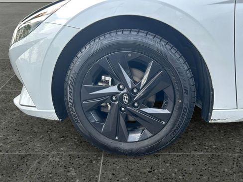 Used 2021 Hyundai Elantra SEL w/ Convenience Package FWD image 4