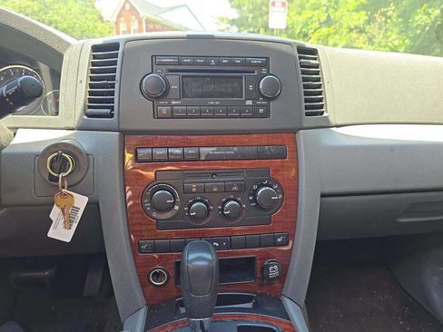 Used 2005 Jeep Grand Cherokee Limited image 22