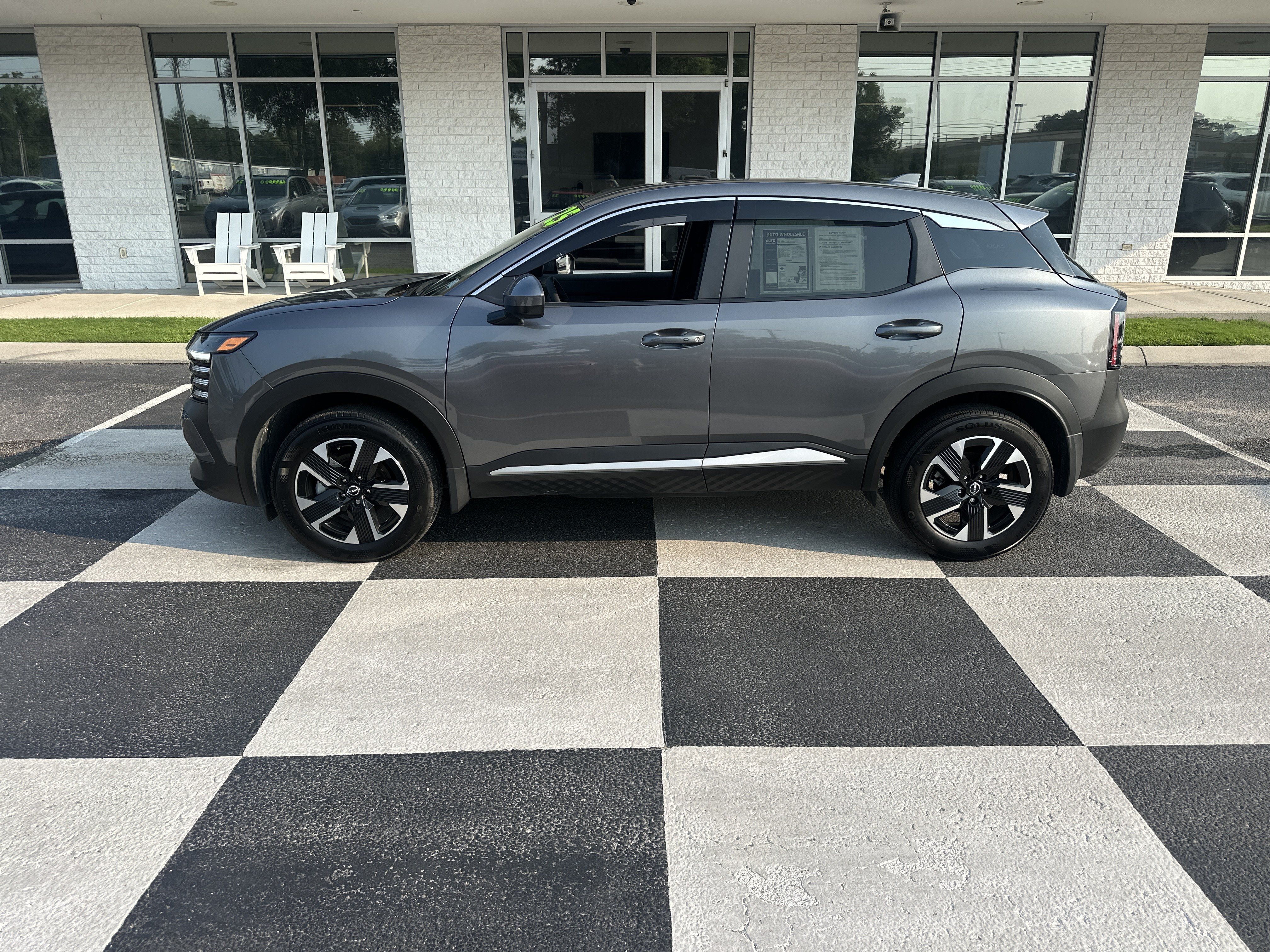 Used 2025 Nissan Kicks SV AWD/4WD image 1