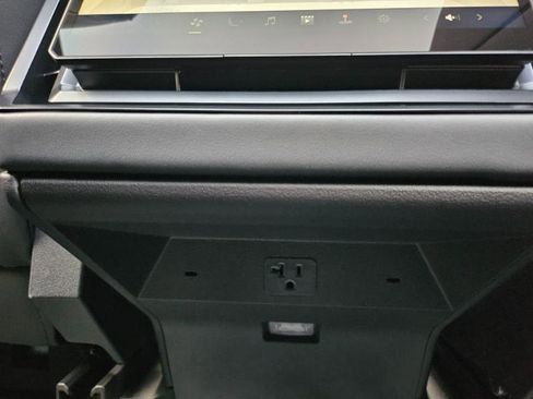 Used 2025 Tesla Cybertruck AWD Crew Cab image 76