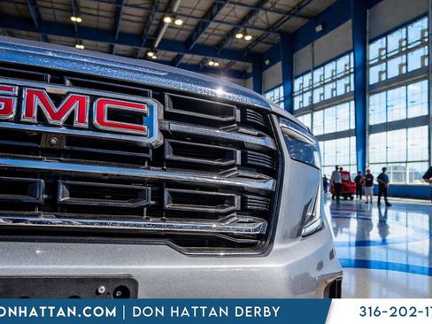 Used 2025 GMC Acadia Elevation image 37