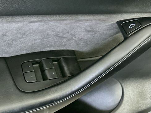 Used 2022 Tesla Model Y Long Range AWD/4WD image 15